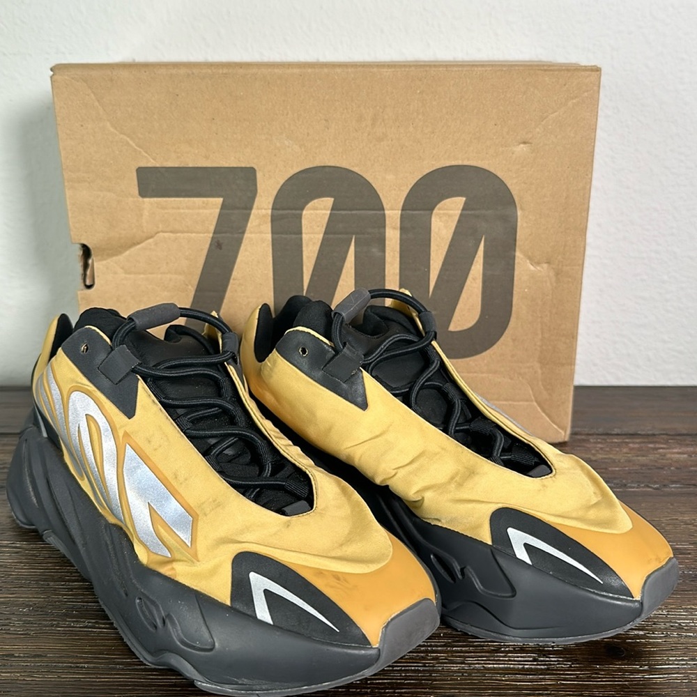 adidas Yeezy Boost 700 MNVN ‘Honey Flux’ - sz7